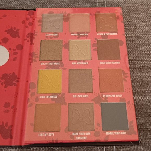 Disney's Minnie Mouse Eyeshadow Palette - Picture 6 of 9